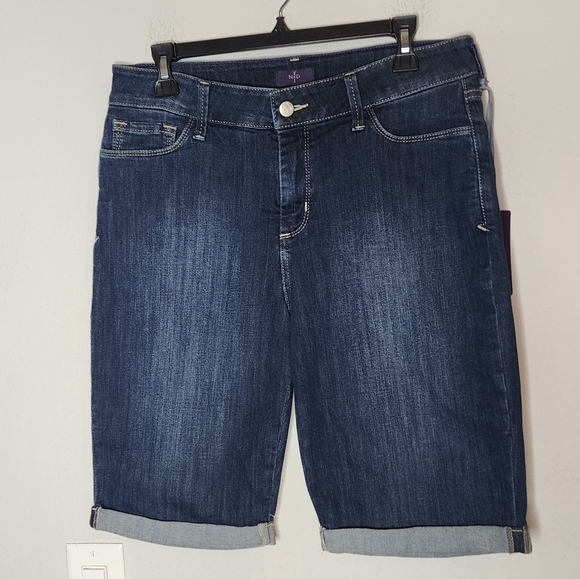 NWT NYDJ Bermuda Cuffed Stretch Denim shorts. Size 12. - Picture 1 of 16